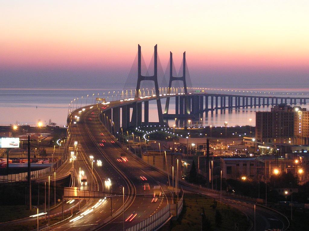 A View To The River Tejo - Sixtyfive Boutique Home Lisbona Esterno foto